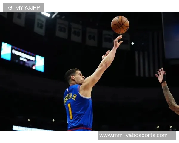 小迈克尔波特半场表现出色14中7砍下20分外加8篮板三分球命中率高达50 小迈克尔波特半场表现出色14中7砍下20分外加8篮板三分球命中率高达50