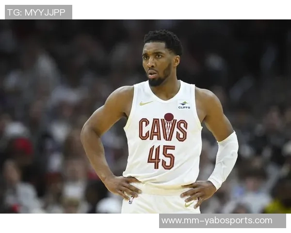 米切尔第三节伤退仅得15分2板2助球迷心痛不已遗憾难忍