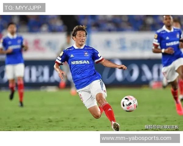 广岛三箭在J联赛杯决赛中以3-1战胜柏太阳神夺得队史第二冠吸引62466人观战