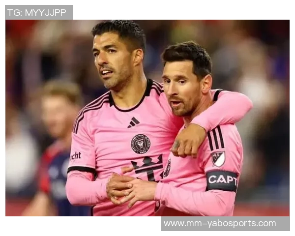 梅西苏亚雷斯德保罗热身时与印度官员亲密互动传球乐趣无限